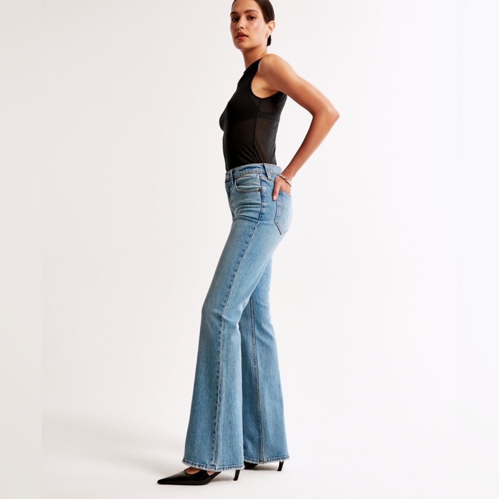 Abercrombie & Fitch The 70s Vintage Flare Ultra High Rise Jeans Size 26 (2r)